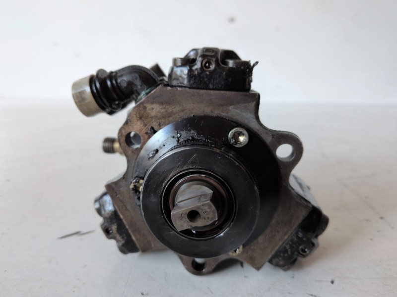 Recambio de bomba inyeccion para opel corsa c z13dt referencia OEM IAM 0445010092  