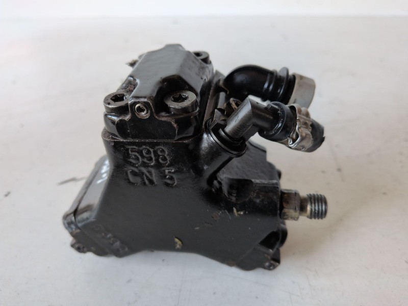 Recambio de bomba inyeccion para opel corsa c z13dt referencia OEM IAM 0445010092  