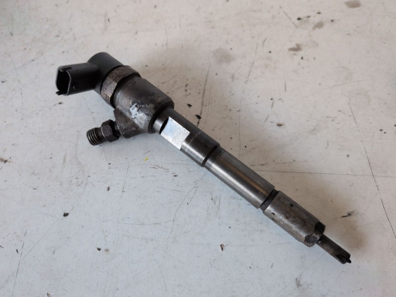 Recambio de inyector para opel combo d 263a2000 referencia OEM IAM 0445110351  