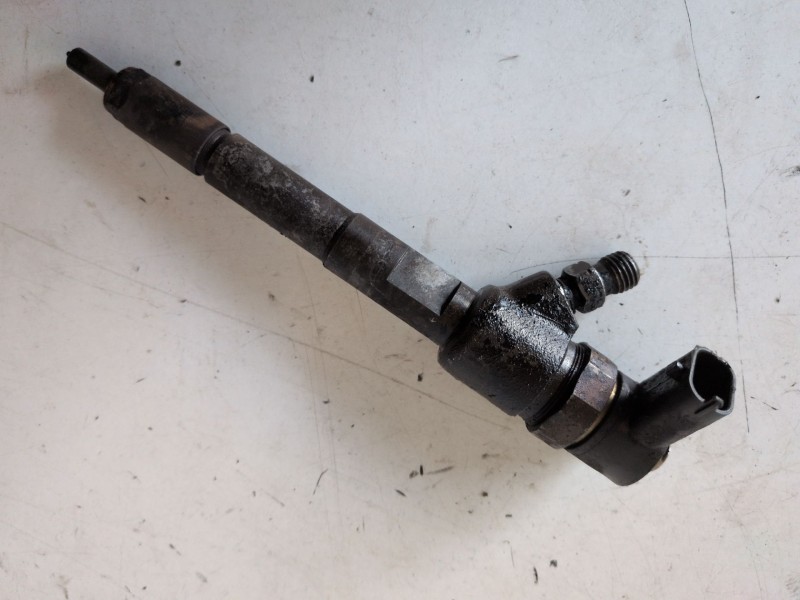 Recambio de inyector para opel combo d 263a2000 referencia OEM IAM 0445110351  