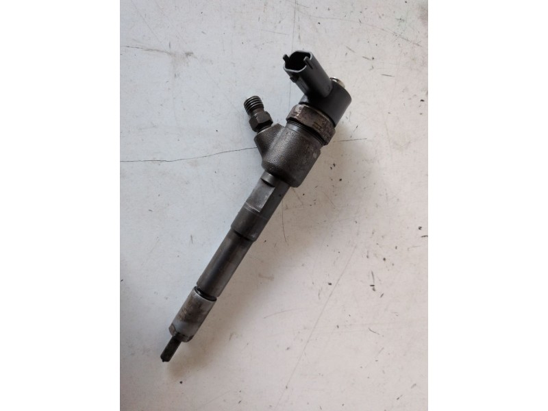 Recambio de inyector para opel combo d 263a2000 referencia OEM IAM 0445110351  