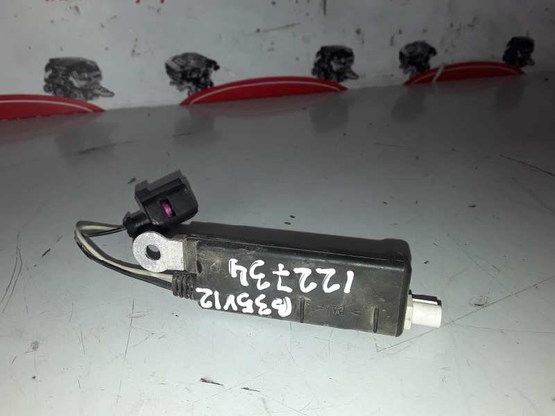 Recambio de antena para audi q7 (4l) bug referencia OEM IAM 4L0035225  
