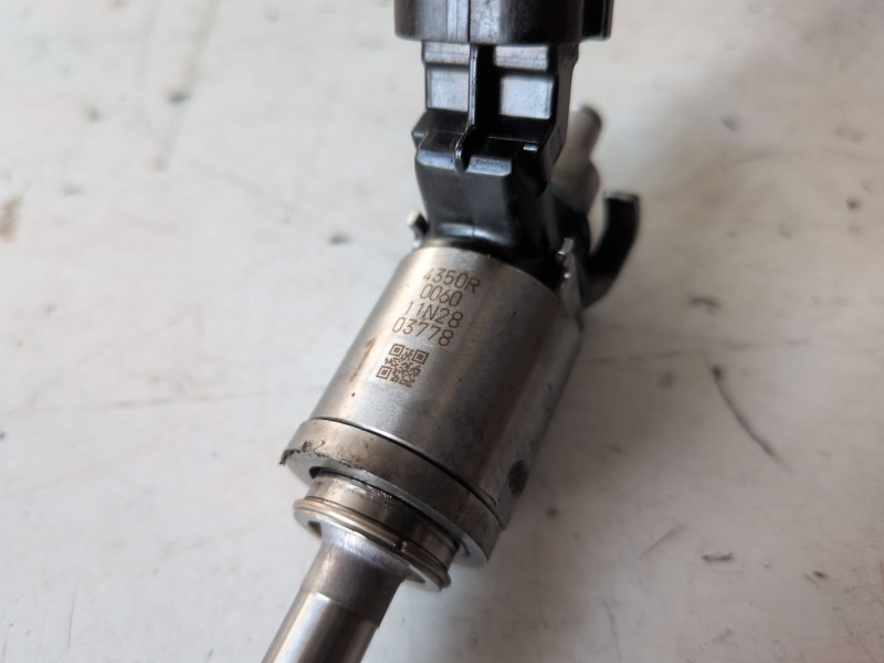 Recambio de rampa inyectora para renault megane iii berlina 5p h5f400 referencia OEM IAM 175204385R  