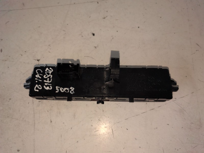 Recambio de warning para peugeot 5008 5g01 referencia OEM IAM 10043549  