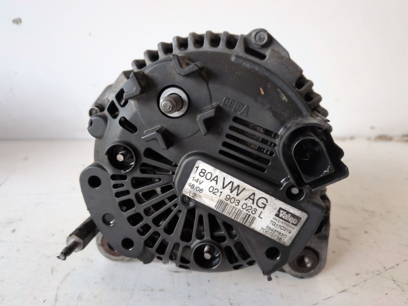 Recambio de alternador para volkswagen passat variant (3c5) bkp referencia OEM IAM 021903026L  