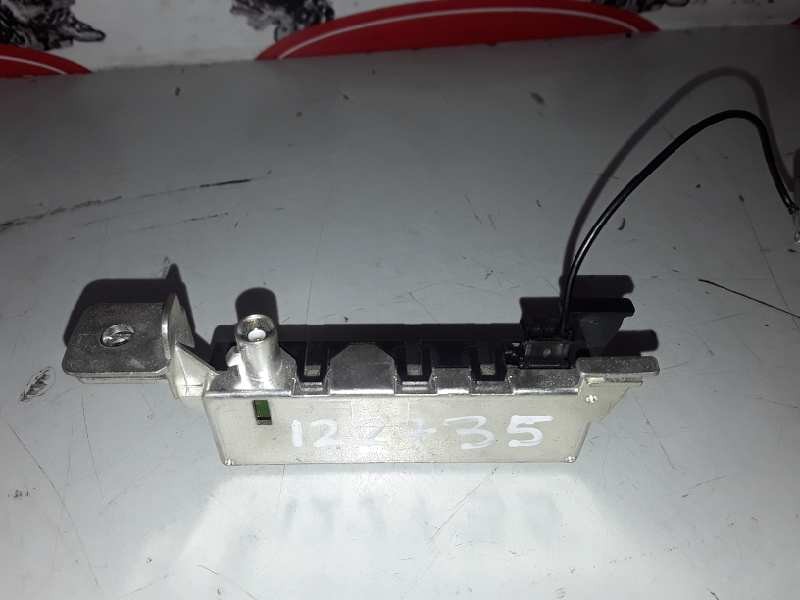 Recambio de antena para audi q7 (4l) bug referencia OEM IAM 4L0035225M  
