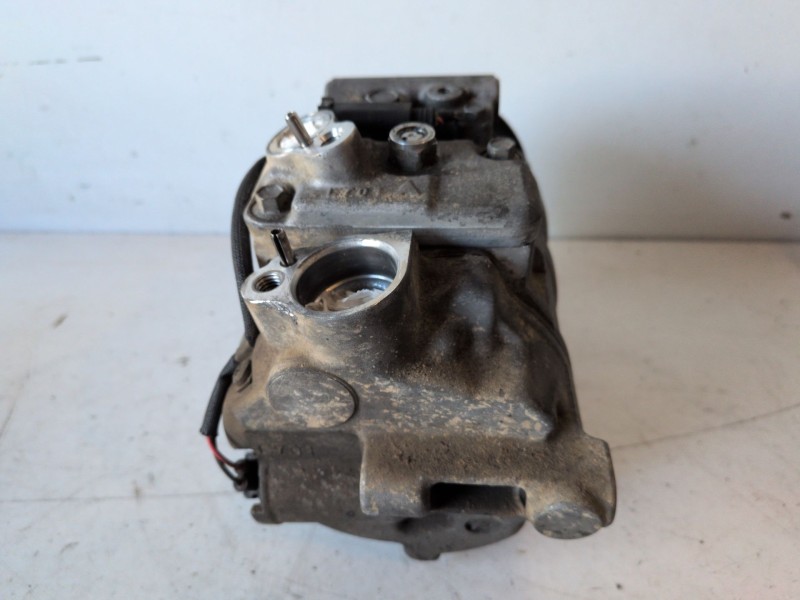 Recambio de compresor aire acondicionado para mercedes-benz clase c (bm 203) berlina 646963 referencia OEM IAM A0012305611  