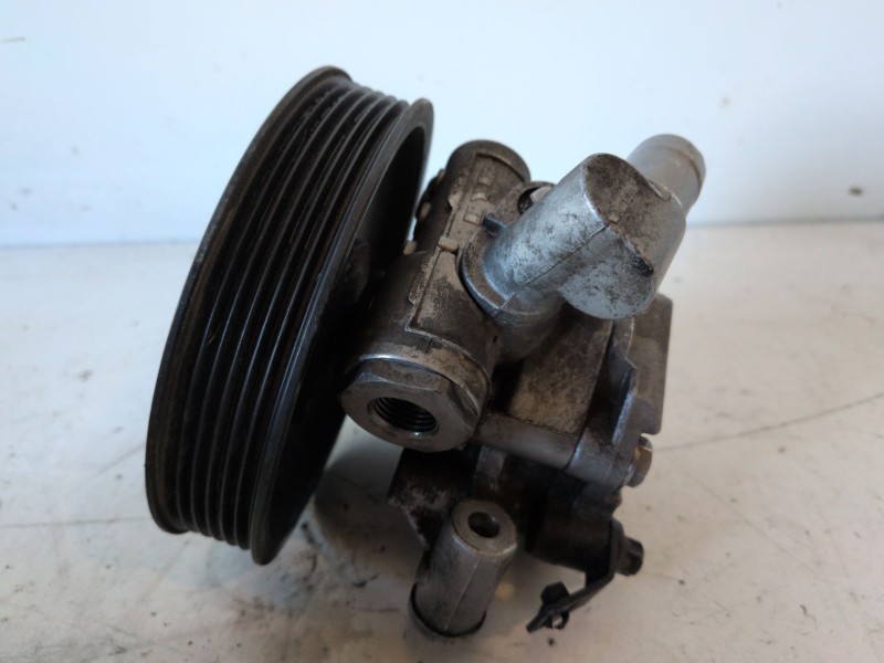 Recambio de bomba direccion para mercedes-benz clase c (bm 203) berlina 646963 referencia OEM IAM A00446613  