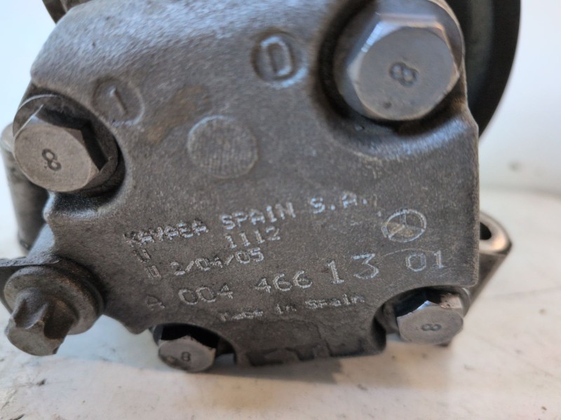 Recambio de bomba direccion para mercedes-benz clase c (bm 203) berlina 646963 referencia OEM IAM A00446613  