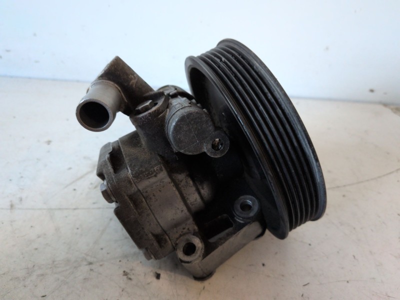 Recambio de bomba direccion para mercedes-benz clase c (bm 203) berlina 646963 referencia OEM IAM A00446613  