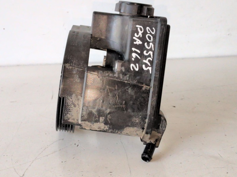 Recambio de bomba direccion para peugeot 206 kfw referencia OEM IAM 26064217  