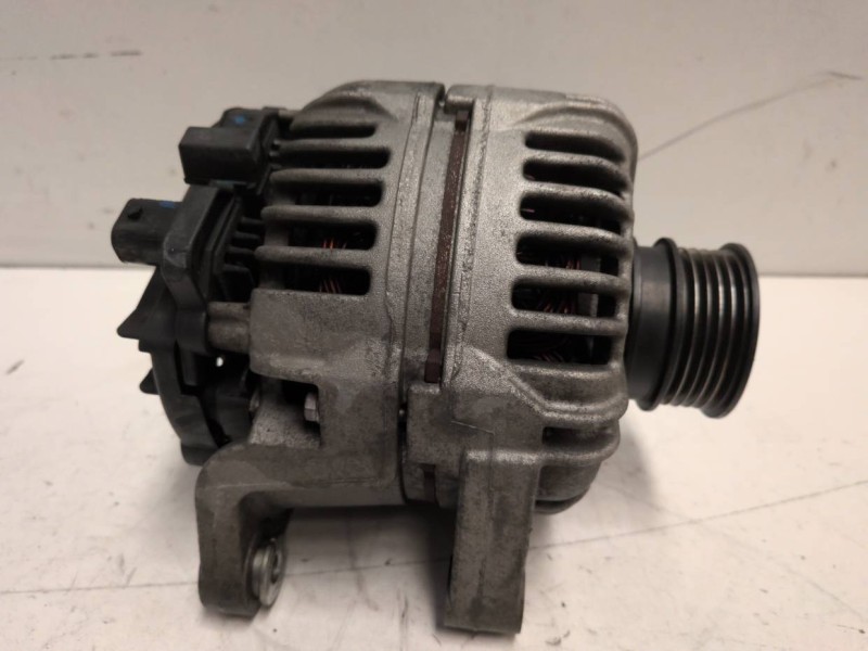 Recambio de alternador para opel astra h berlina z16xer referencia OEM IAM 0124325163  