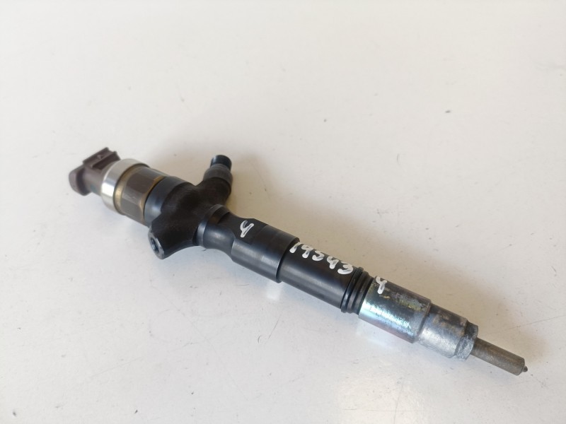 Recambio de inyector para toyota land cruiser (j12) 1kdftv referencia OEM IAM 2367030140  