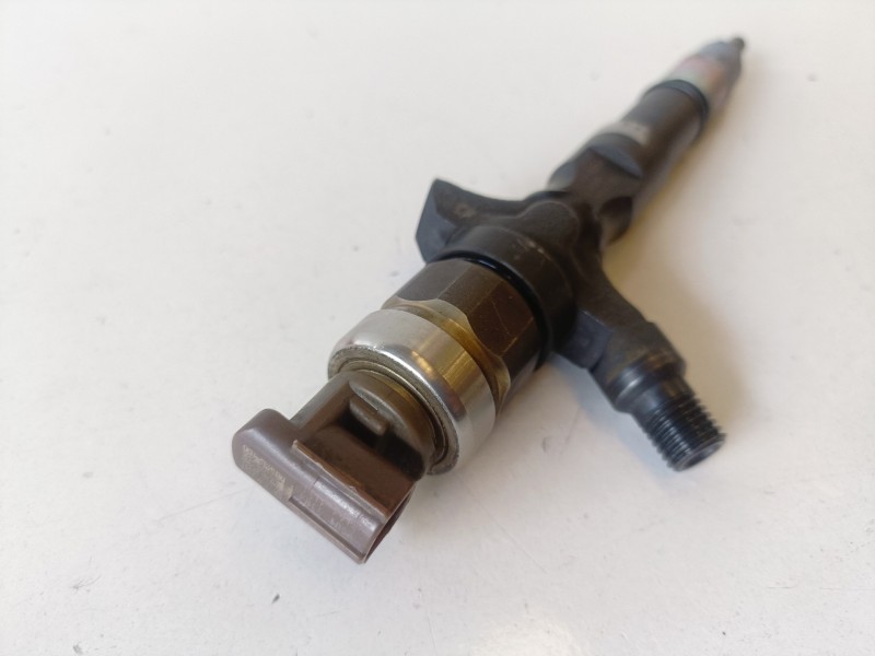 Recambio de inyector para toyota land cruiser (j12) 1kdftv referencia OEM IAM 2367030140  