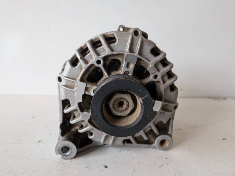 Recambio de alternador para bmw serie 3 berlina (e46) 204d1 referencia OEM IAM CGB13809  