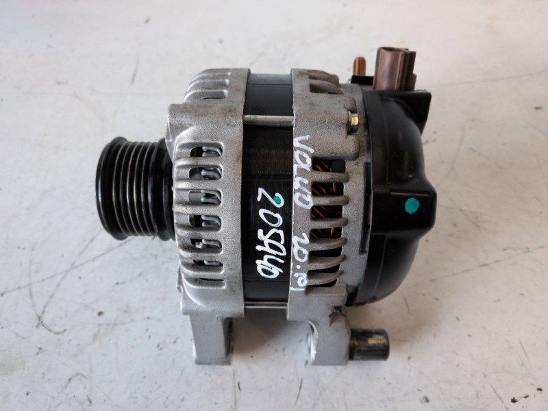 Recambio de alternador para volvo s40 berlina d4204t referencia OEM IAM 1042103520  