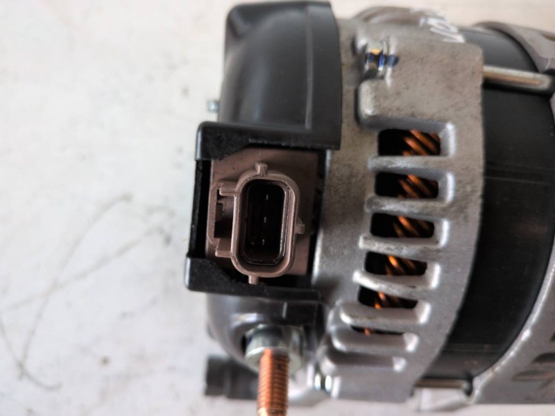 Recambio de alternador para volvo s40 berlina d4204t referencia OEM IAM 1042103520  