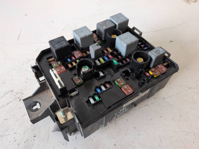 Recambio de caja reles / fusibles para opel mokka a17dts referencia OEM IAM 95263744  
