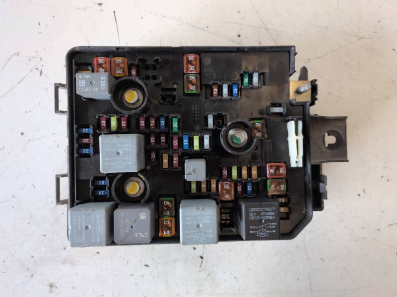 Recambio de caja reles / fusibles para opel mokka a17dts referencia OEM IAM 95263744  