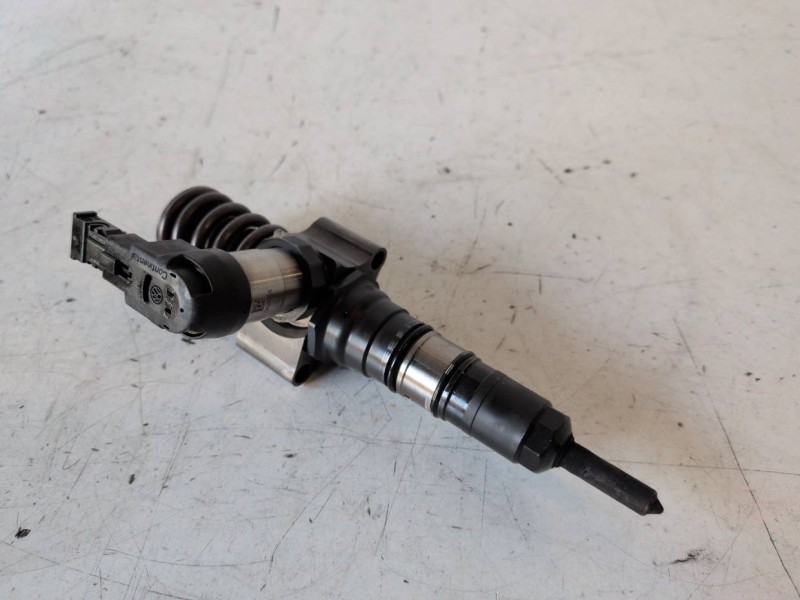 Recambio de inyector para volkswagen passat variant (3c5) bkp referencia OEM IAM 000130073SX  