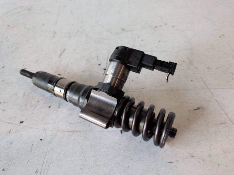 Recambio de inyector para volkswagen passat variant (3c5) bkp referencia OEM IAM 000130073SX  