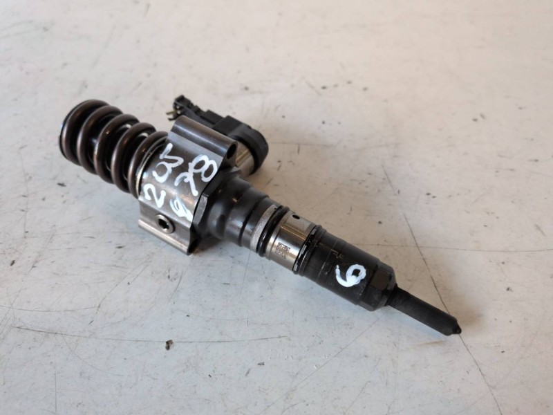 Recambio de inyector para volkswagen passat variant (3c5) bkp referencia OEM IAM 000130073SX  