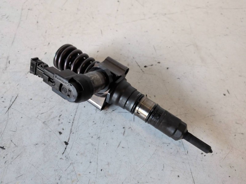 Recambio de inyector para volkswagen passat variant (3c5) bkp referencia OEM IAM 000130073SX  