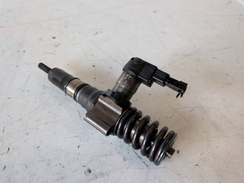 Recambio de inyector para volkswagen passat variant (3c5) bkp referencia OEM IAM 000130073SX  