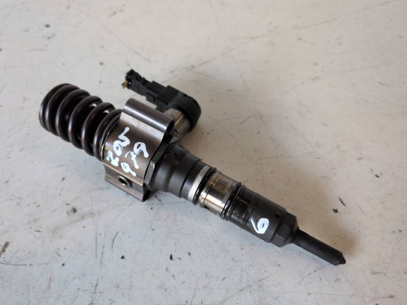 Recambio de inyector para volkswagen passat variant (3c5) bkp referencia OEM IAM 000130073SX  
