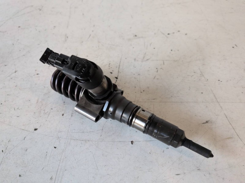 Recambio de inyector para volkswagen passat variant (3c5) bkp referencia OEM IAM 000130073SX  