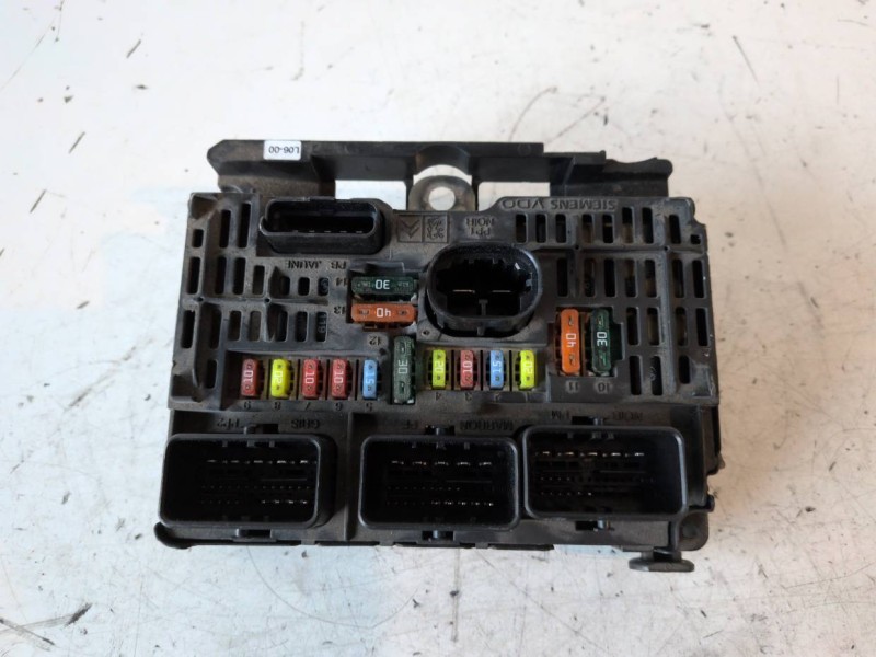 Recambio de caja reles / fusibles para citroen c5 break rhr referencia OEM IAM 9658539680  