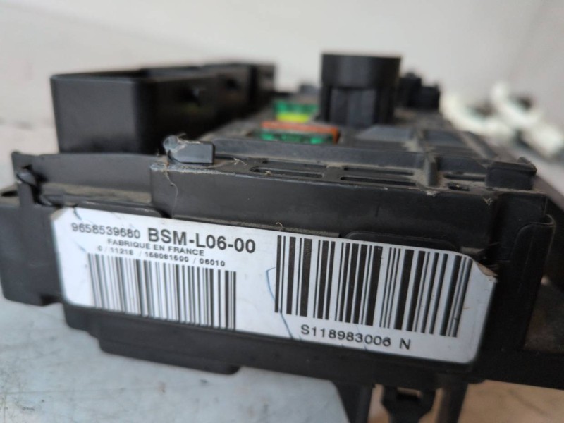 Recambio de caja reles / fusibles para citroen c5 break rhr referencia OEM IAM 9658539680  