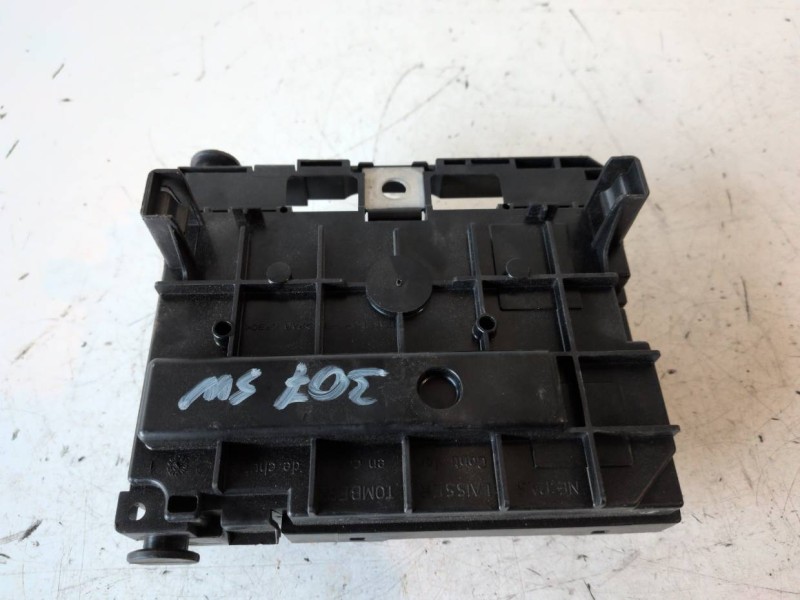 Recambio de caja reles / fusibles para peugeot 307 break/ sw (s2) 9hz referencia OEM IAM 9659742080  