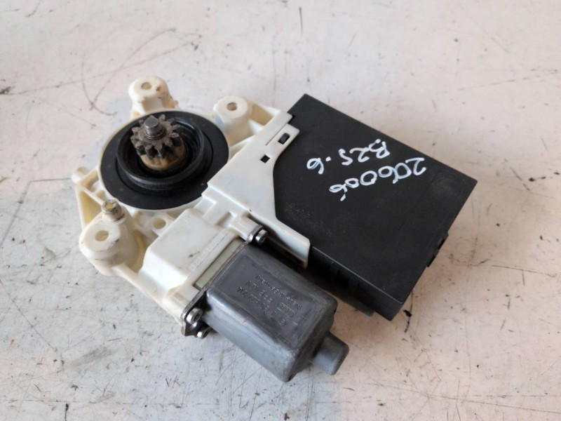 Recambio de motor elevalunas delantero derecho para ford focus berlina (cap) kkda referencia OEM IAM 981406103  