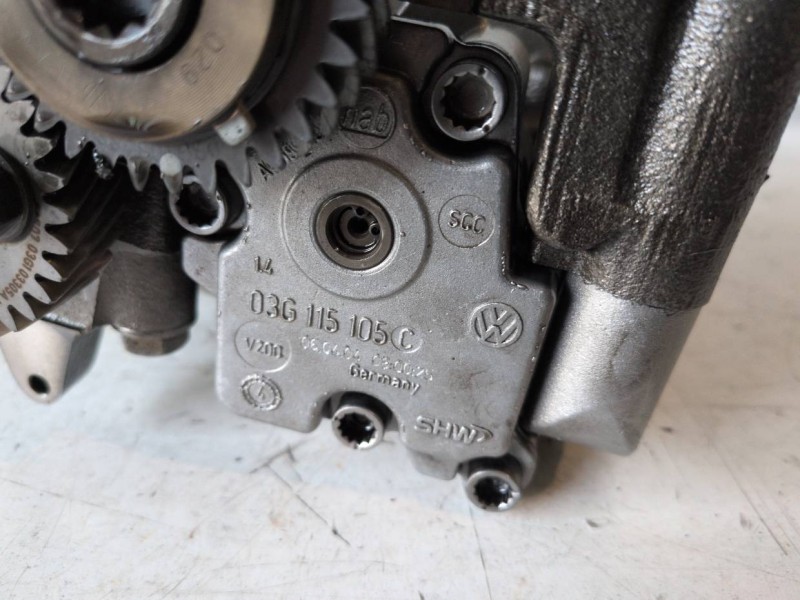 Recambio de bomba aceite para volkswagen passat variant (3c5) bkp referencia OEM IAM 3G103535B  