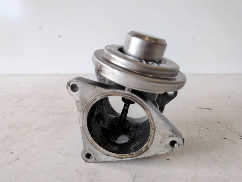 Recambio de valvula egr para volkswagen golf v (1k1)(10.2003) bkd referencia OEM IAM 038131501AN  