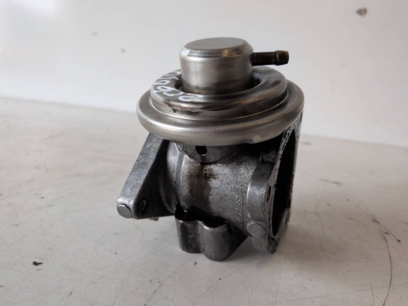 Recambio de valvula egr para volkswagen golf v (1k1)(10.2003) bkd referencia OEM IAM 038131501AN  