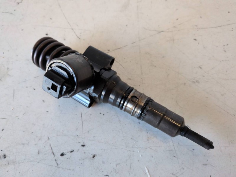 Recambio de inyector para volkswagen golf v (1k1)(10.2003) bkd referencia OEM IAM 03G130073B  