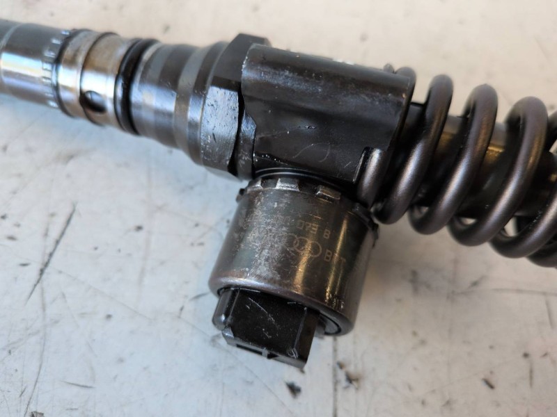 Recambio de inyector para volkswagen golf v (1k1)(10.2003) bkd referencia OEM IAM 03G130073B  