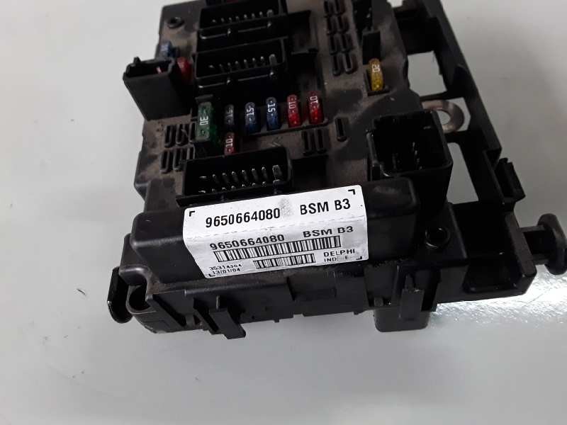 Recambio de caja reles / fusibles para peugeot 406 berlina (s1/s2) rhz referencia OEM IAM 9650664080/BSMB3  