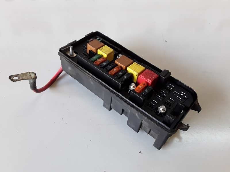Recambio de caja reles / fusibles para opel vectra c berlina z18xe referencia OEM IAM 13112917  