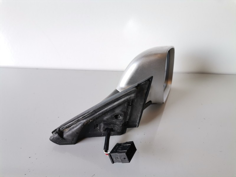 Recambio de retrovisor derecho para audi a3 (8l) agu referencia OEM IAM   