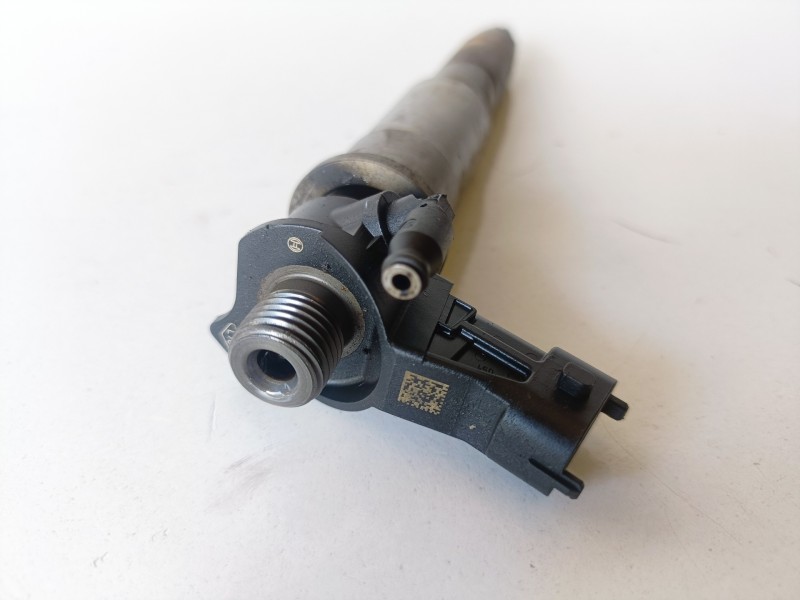 Recambio de inyector para nissan x-trail (t31) m9r856 referencia OEM IAM 0445115084  