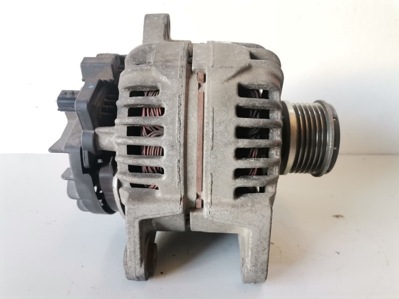 Recambio de alternador para renault twingo ii k9k740 referencia OEM IAM 0124425071/8200660033A  