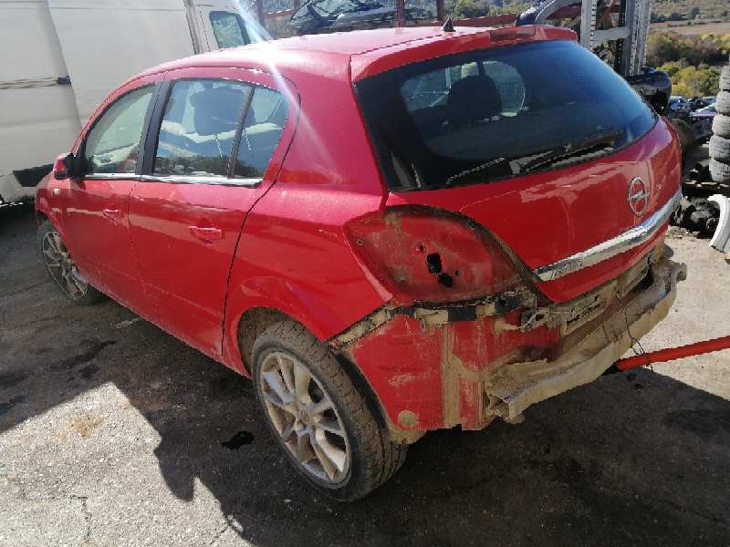 opel astra h berlina del año 2005