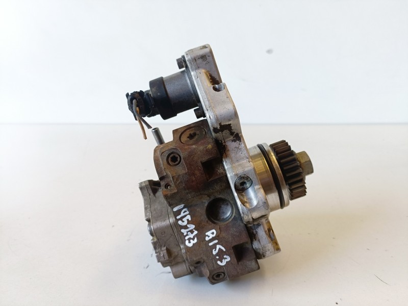 Recambio de bomba inyeccion para renault trafic ii combi m9r780 referencia OEM IAM 0445010099  