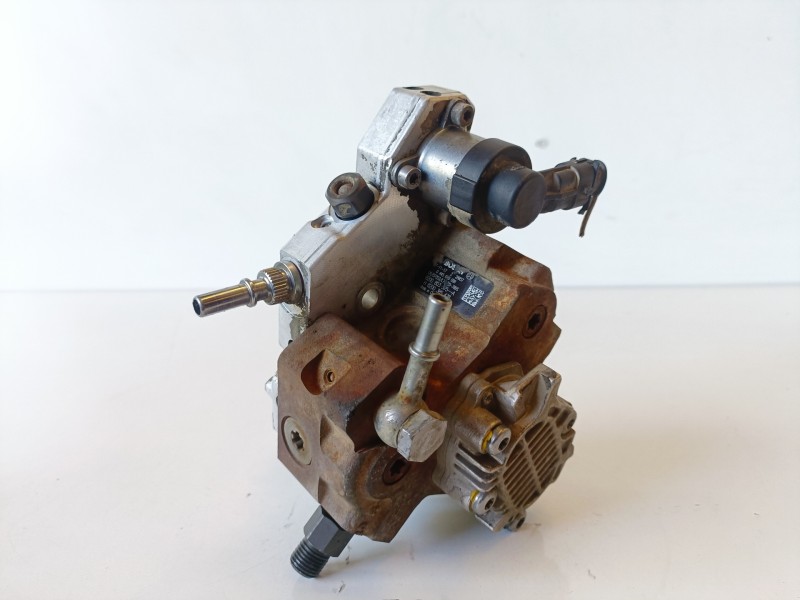 Recambio de bomba inyeccion para renault trafic ii combi m9r780 referencia OEM IAM 0445010099  