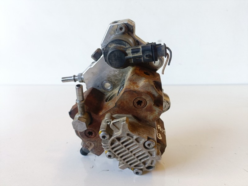 Recambio de bomba inyeccion para renault trafic ii combi m9r780 referencia OEM IAM 0445010099  