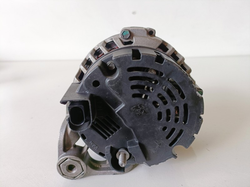 Recambio de alternador para audi a4 avant (8e) bfc referencia OEM IAM 0986044470  