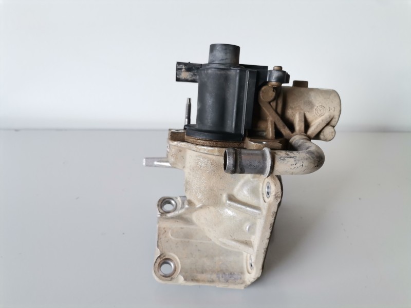 Recambio de valvula egr para renault clio iii k9k770 referencia OEM IAM 8200846454C  